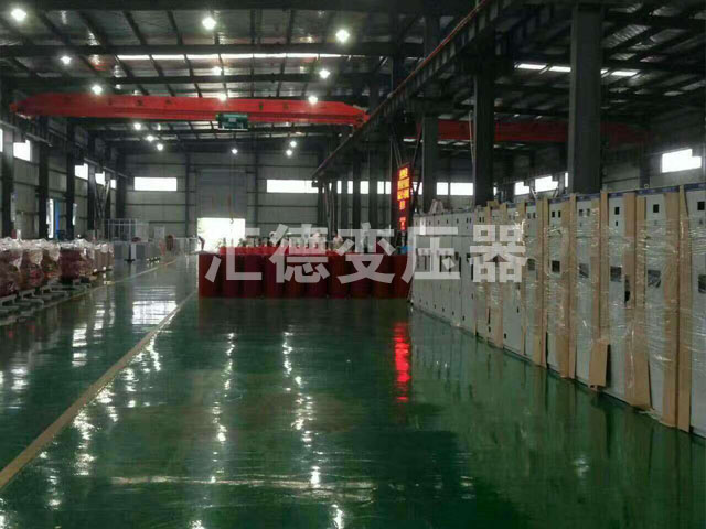 双鸭山变压器车间一角